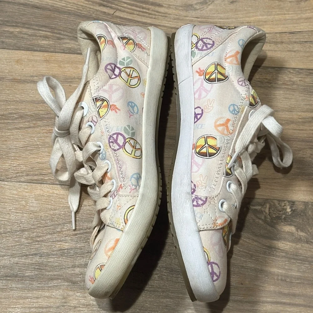 Taos Women’s Peace Sign Hippie Groovy Sneakers Shoe Off-White & Multicolor Sz 6‎
